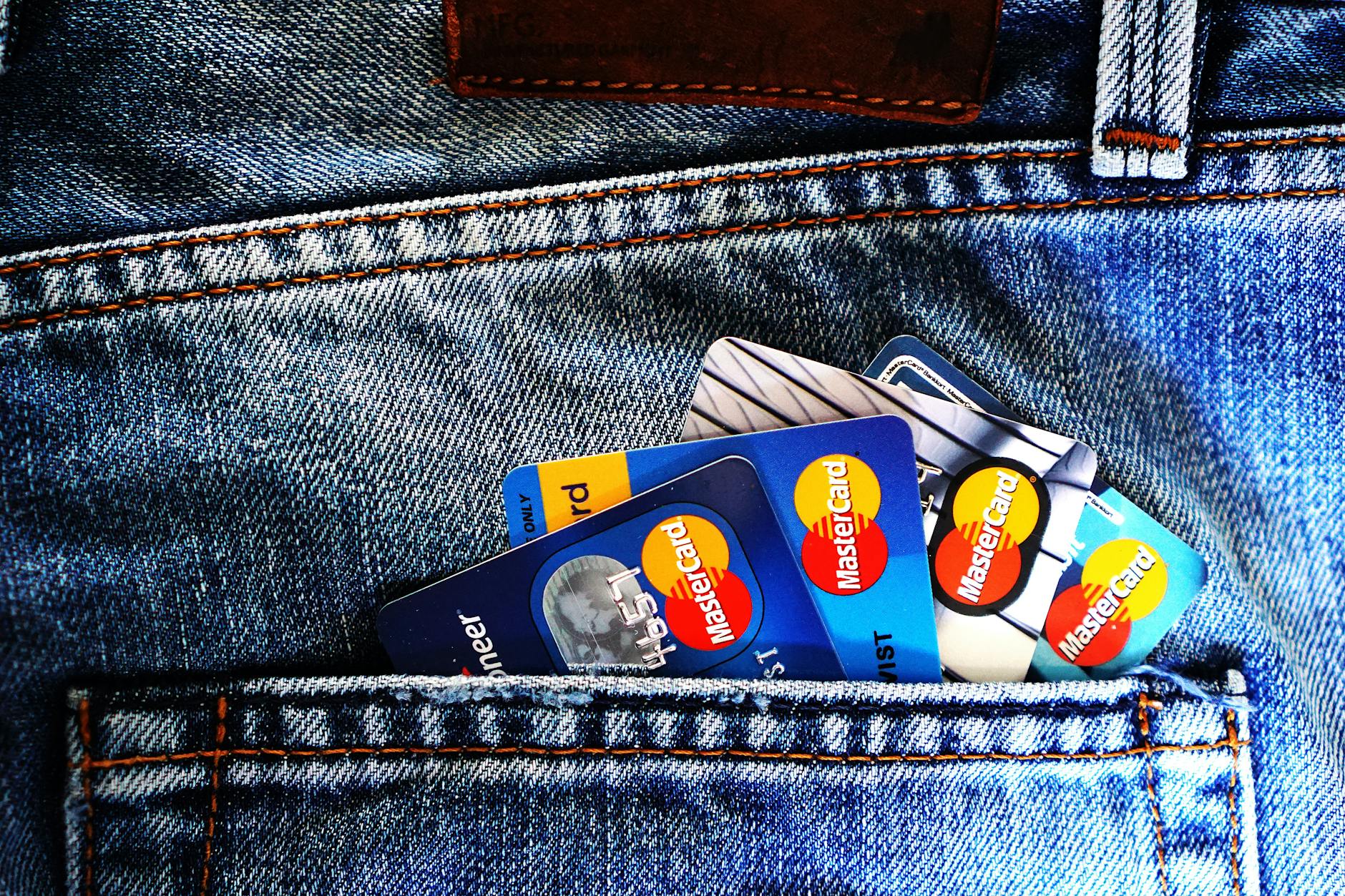 Blaue Master Card Auf Jeanstasche